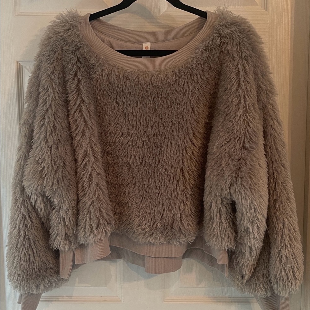 Daily Practice Relaxed Fluffy Sweatshirt.